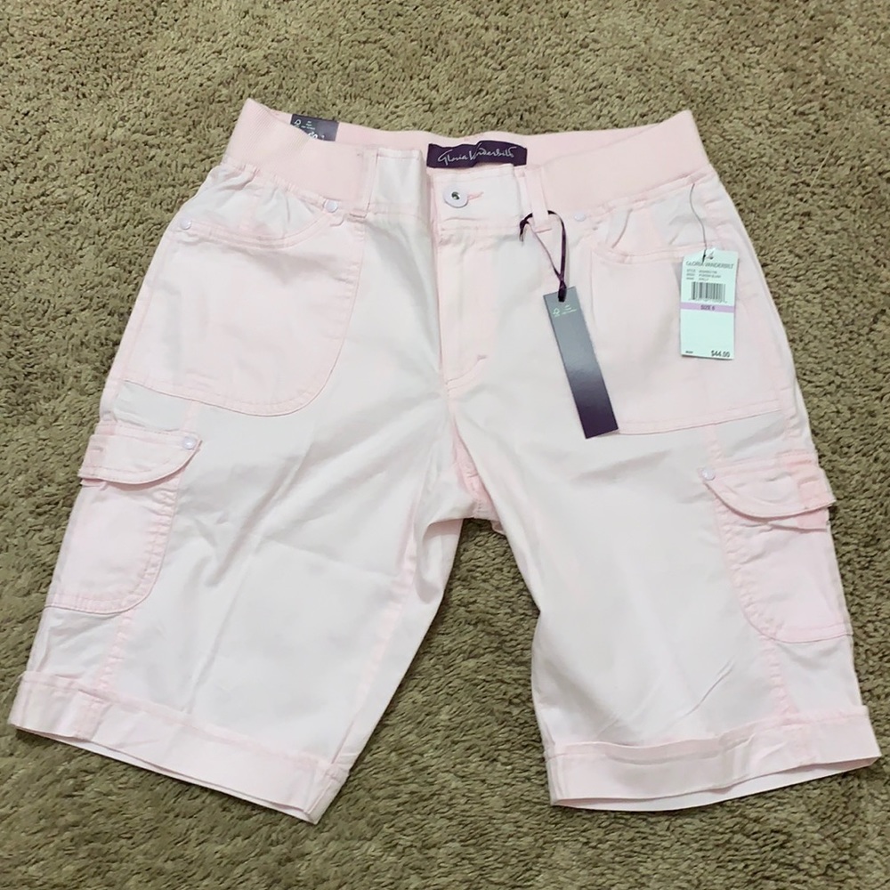 I’m selling a jeans shorts